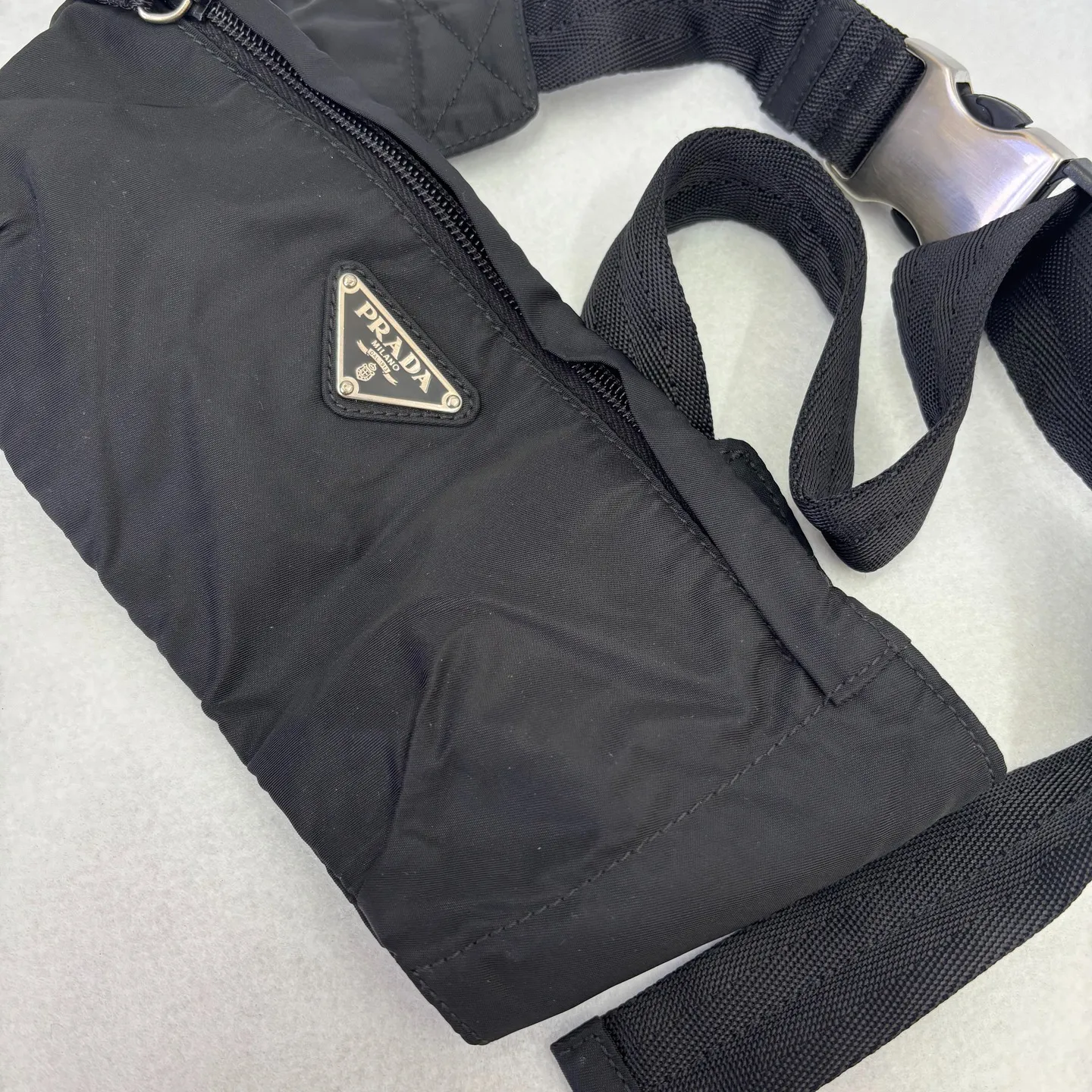 プラダのランニングポーチをお買取りさせていただきました。